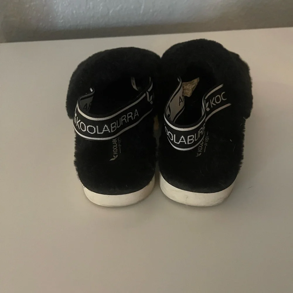 Koolaburra by Ugg Fuzz'n Slingback Slipper Sandals Black Girls Size 12